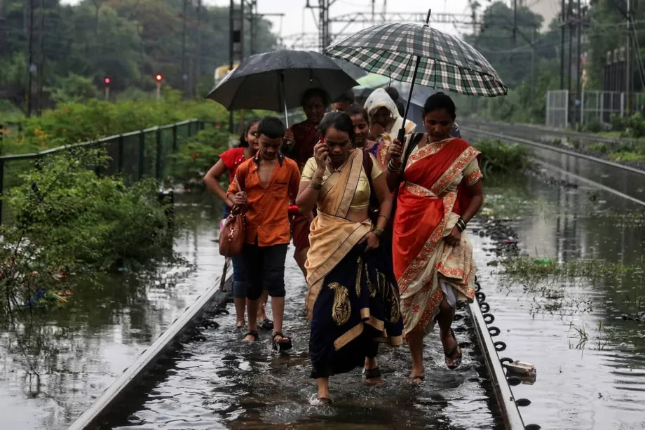 Por que as enchentes de monção paralisam as cidades indianas: os fatores por trás da crise urbana