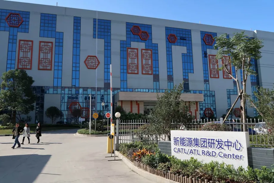 A ascensão da Hungria como polo fabril da China: boom econômico, reação local e o futuro da indústria europeia