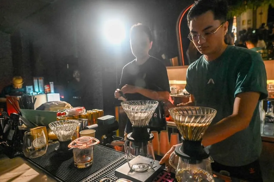 Restaurantes de Singapura migram para Johor Bahru: custos, desafios e o futuro da gastronomia transfronteiriça