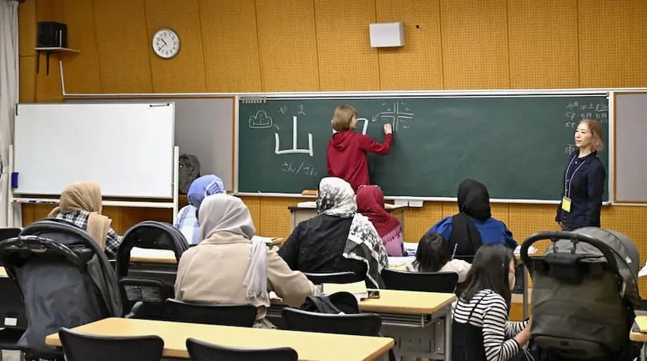 Mulheres afegãs em Chiba: aproximando gerações por meio do ensino da língua japonesa
