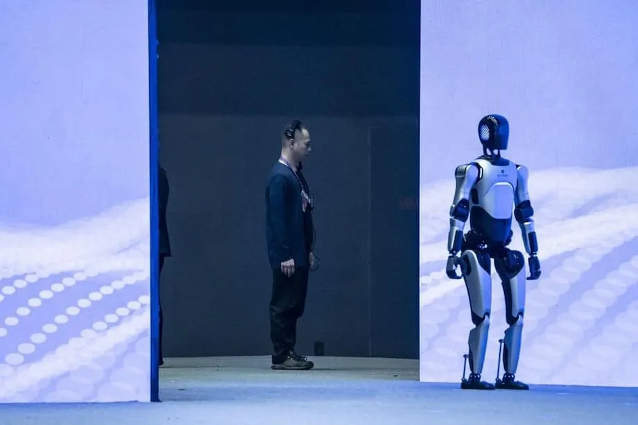 Robôs humanoides da China ganham destaque: ambição, inovação e a corrida pela liderança global em IA