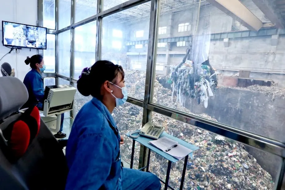 Excesso de incineradores de resíduos para geração de energia na China: como políticas públicas, urbanização e reciclagem desencadearam uma crise de oferta excessiva