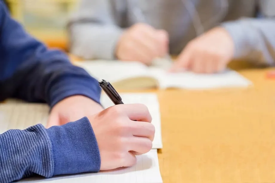 Estudantes japoneses têm dificuldade com questões dissertativas: análise do Teste Nacional de Desempenho de 2025