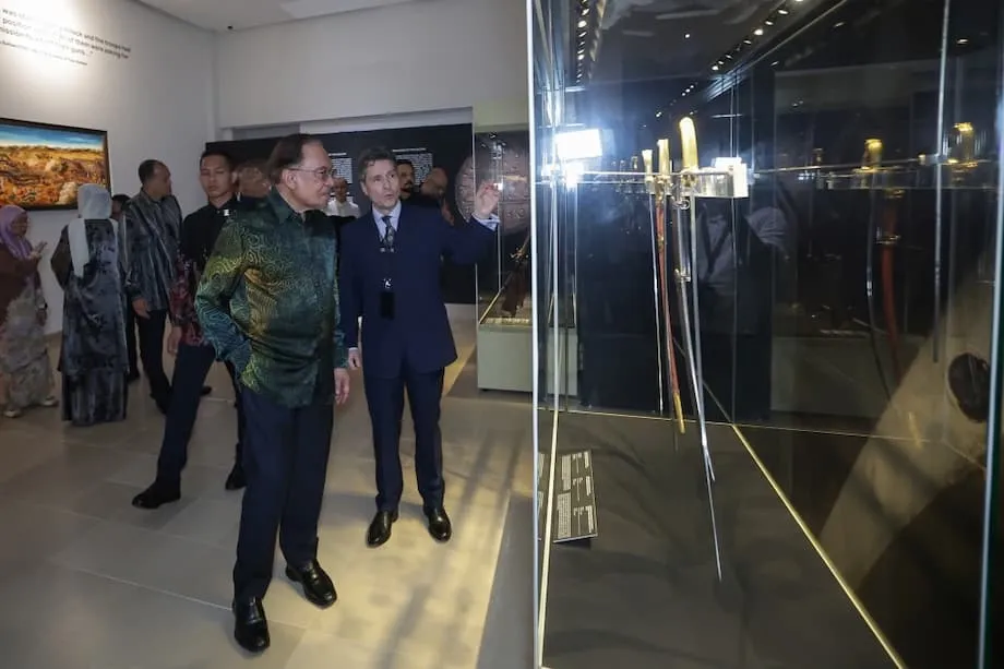 Anwar Ibrahim pede reavaliação das narrativas coloniais: destaque para Tipu Sultan e a história asiática