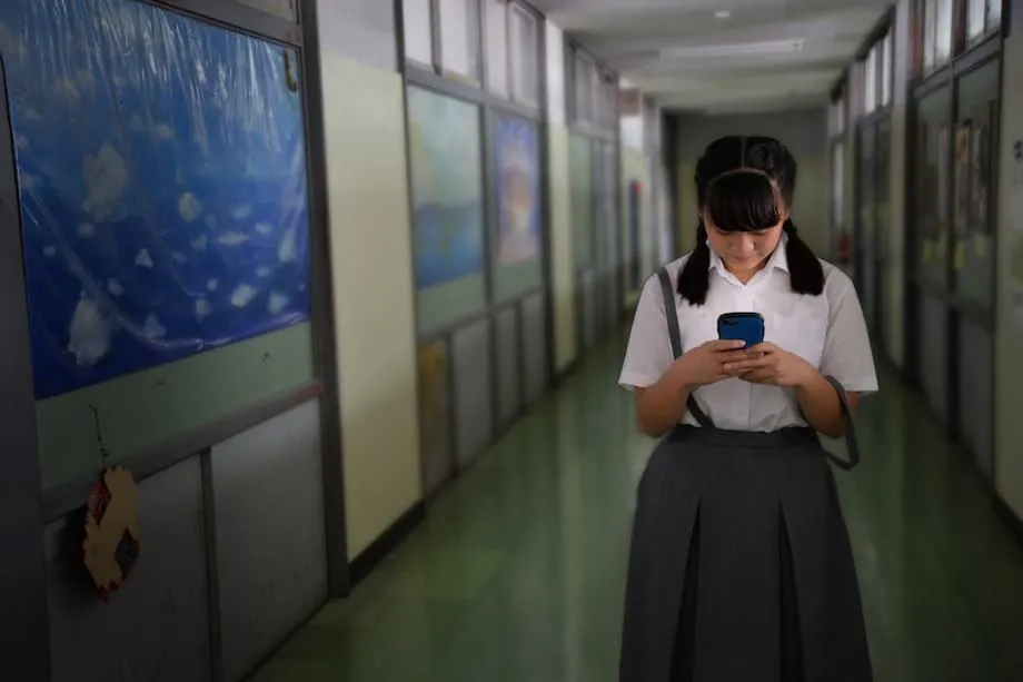 Repressão às câmeras espiãs no Japão: escândalos de voyeurismo em escolas geram alerta nacional