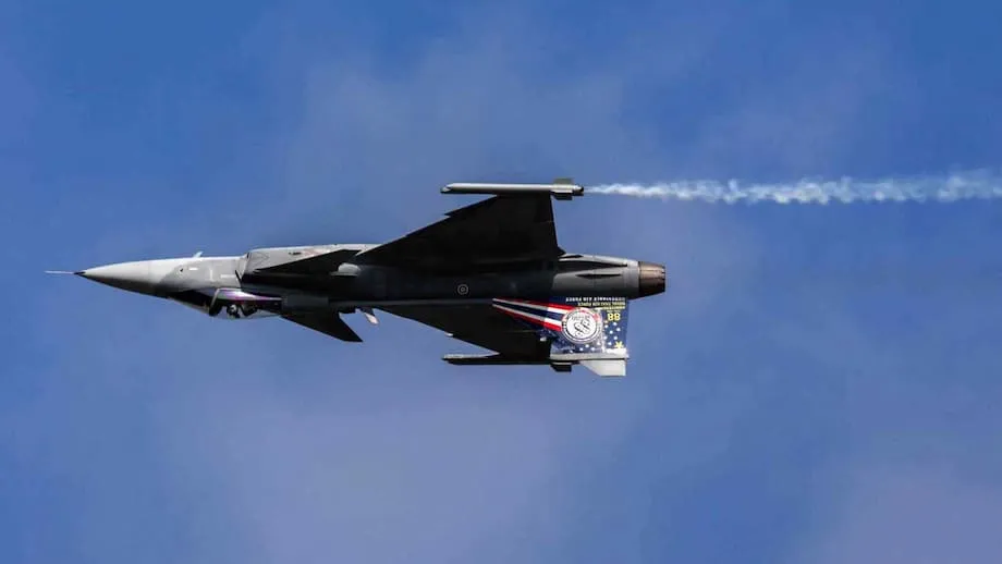 Tailândia amplia poderio militar após confrontos mortais na fronteira com o Camboja