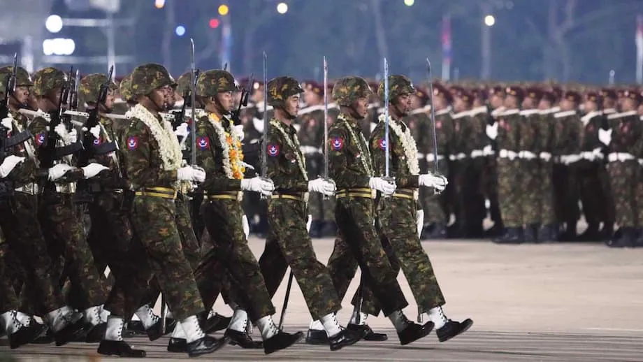 Regime militar de Mianmar aperta o cerco com novas leis contra a resistência antes de eleições controversas