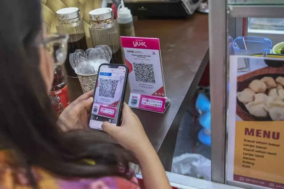 Indonésia e China iniciam teste de pagamentos por QR code entre países: uma nova era para as transações digitais na Ásia
