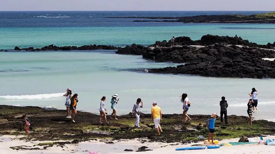 Ilha de Jeju publica orientações multilíngues de conduta para turistas em meio a preocupações com o excesso de turismo
