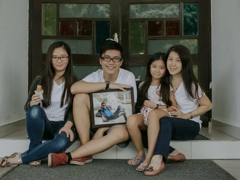 Encontrando esperança após a perda: Cynthia Tay e a missão do Wicare Support Group de ajudar viúvas a superar o luto em Singapura