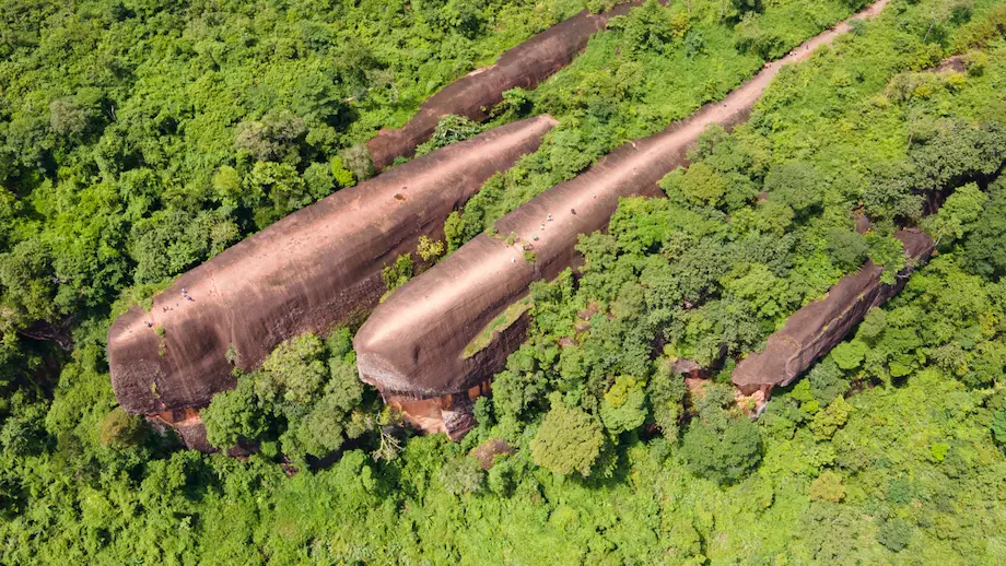 Rochedo das Três Baleias: os antigos leviatãs de pedra da Tailândia e as maravilhas de Bueng Kan