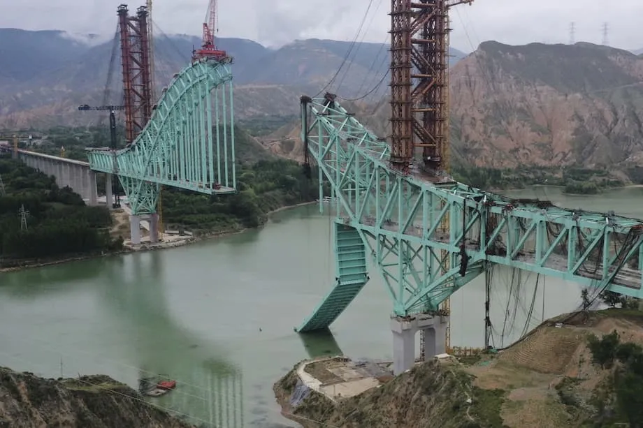 Tragédia no Rio Amarelo: desabamento de ponte em Qinghai, na China, deixa 12 mortos