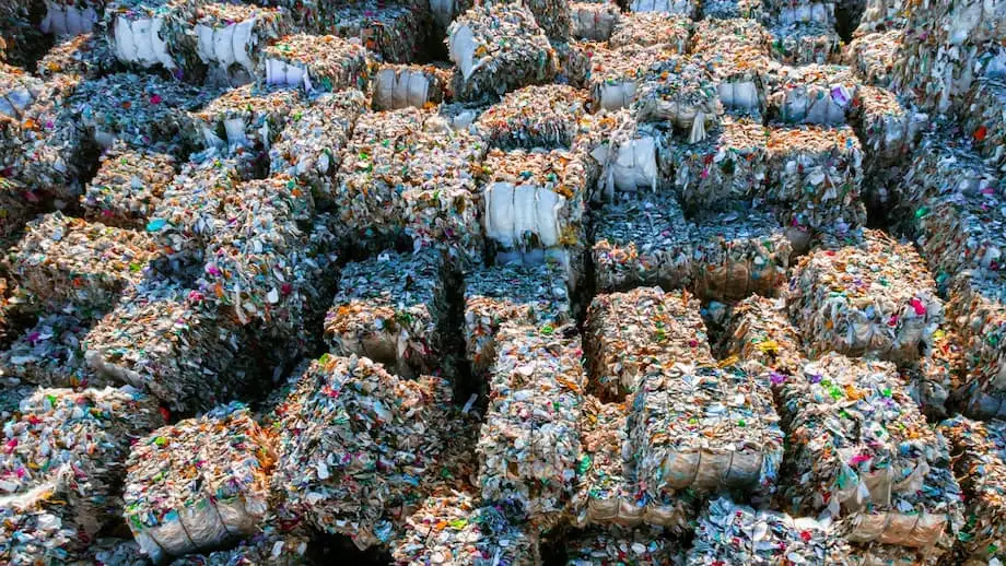 Processo inovador de etapa única transforma resíduos plásticos em gasolina: equipe dos EUA e da China estabelece novo padrão de reciclagem