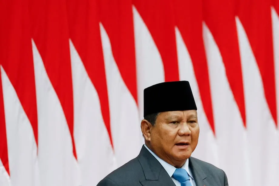 A expansão militar da Indonésia sob o presidente Prabowo: ambição, controvérsia e o futuro da democracia
