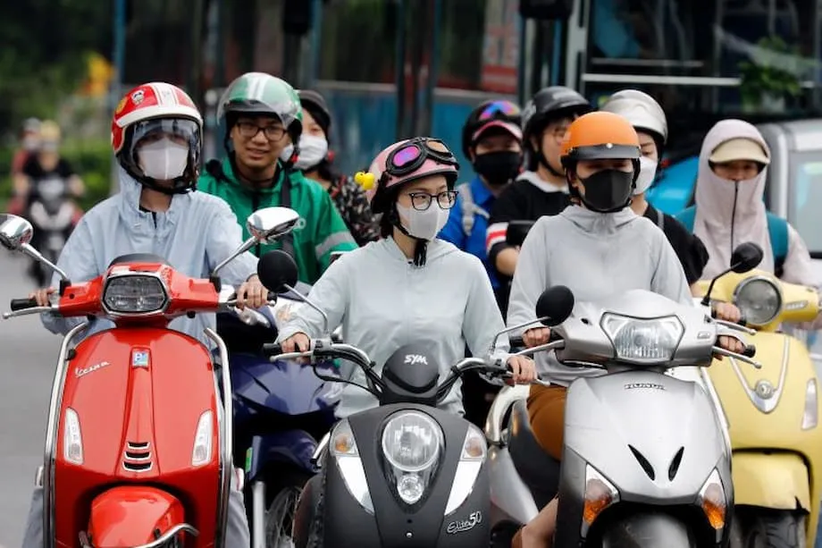 Proibição de motos a gasolina em Hanói: avanço ambicioso por um ar mais limpo ou aposta arriscada que prejudica os mais pobres?
