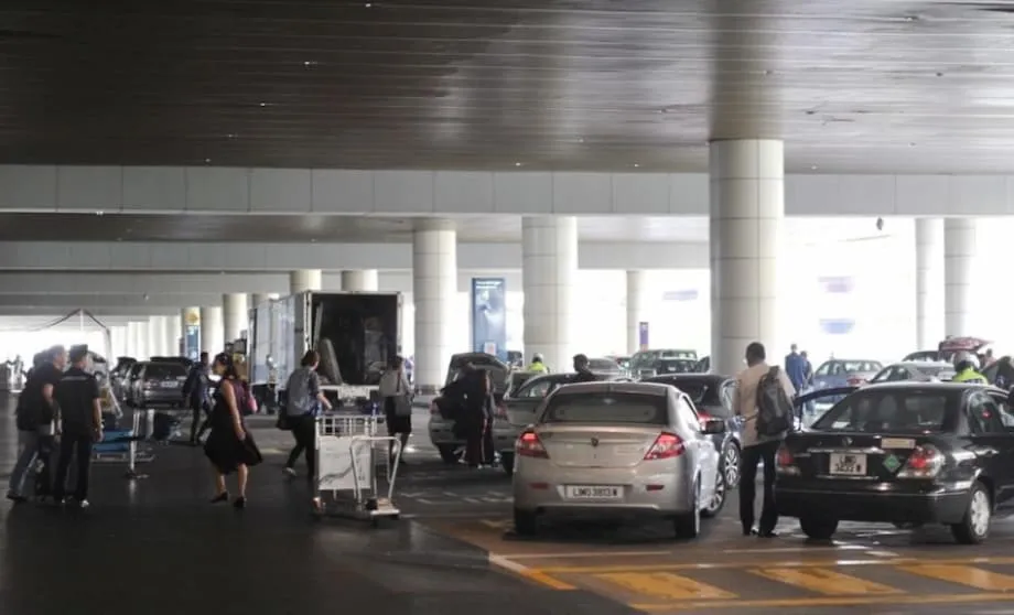 Repressão da Malásia à atuação de aliciadores de passageiros no KLIA: uma luta pela reputação, segurança e justiça
