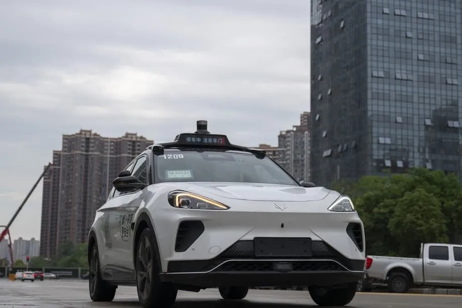China terá 300 mil táxis sem motorista nas principais cidades até 2030, acelerando a corrida global dos robotáxis