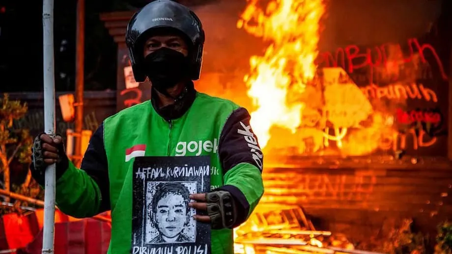Protestos na Indonésia após morte de entregador põem Prabowo à prova