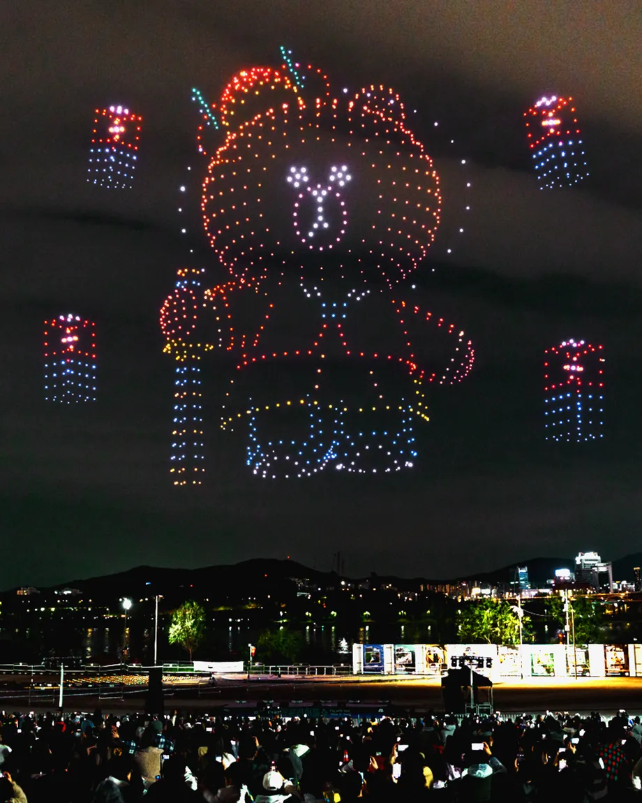 KPop Demon Hunters ganham os céus de Seul em espetáculo com 1.200 drones sobre o rio Han