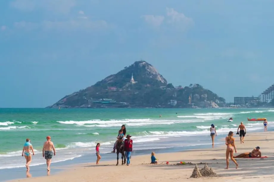 Baht forte põe à prova a alta temporada da Tailândia, enquanto passagens aéreas ficam mais baratas e hotéis disputam clientes