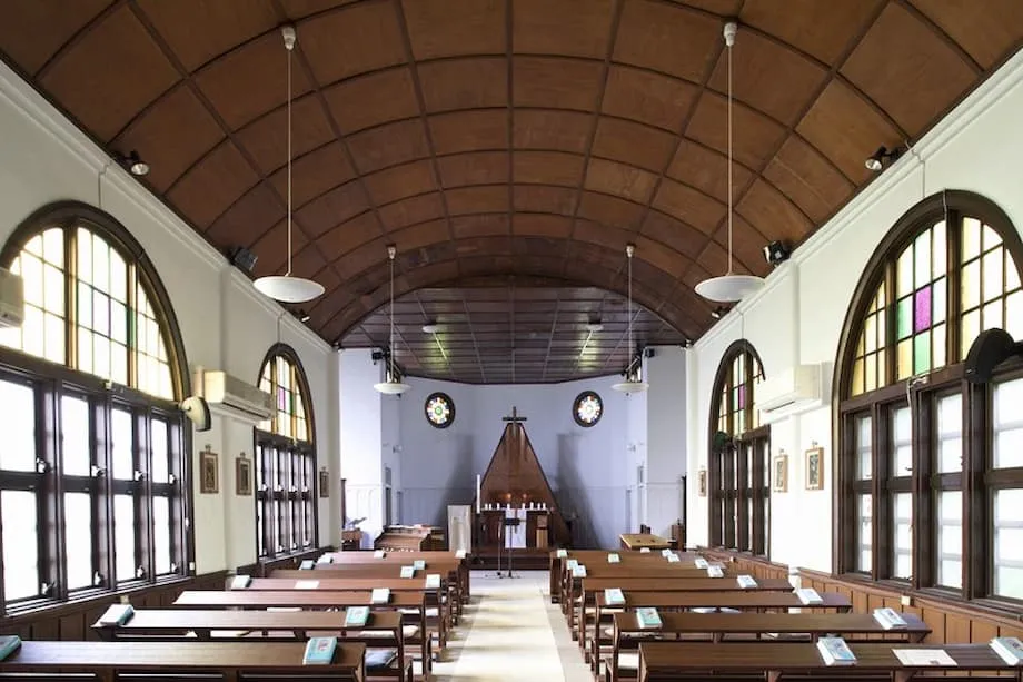 Por dentro da Igreja Católica de Setagaya, um refúgio tranquilo em Tóquio com uma gruta de Lourdes