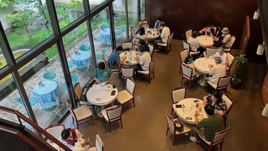 A cultura cafeeira em transformação de Kyoto une tradição e mangá