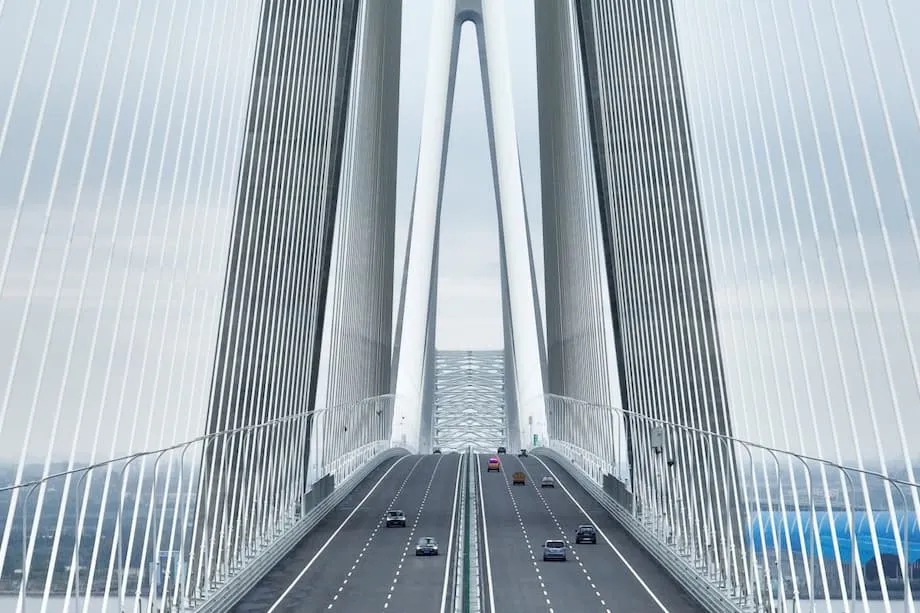 China inaugura a maior ponte estaiada do mundo sobre o rio Yangtzé