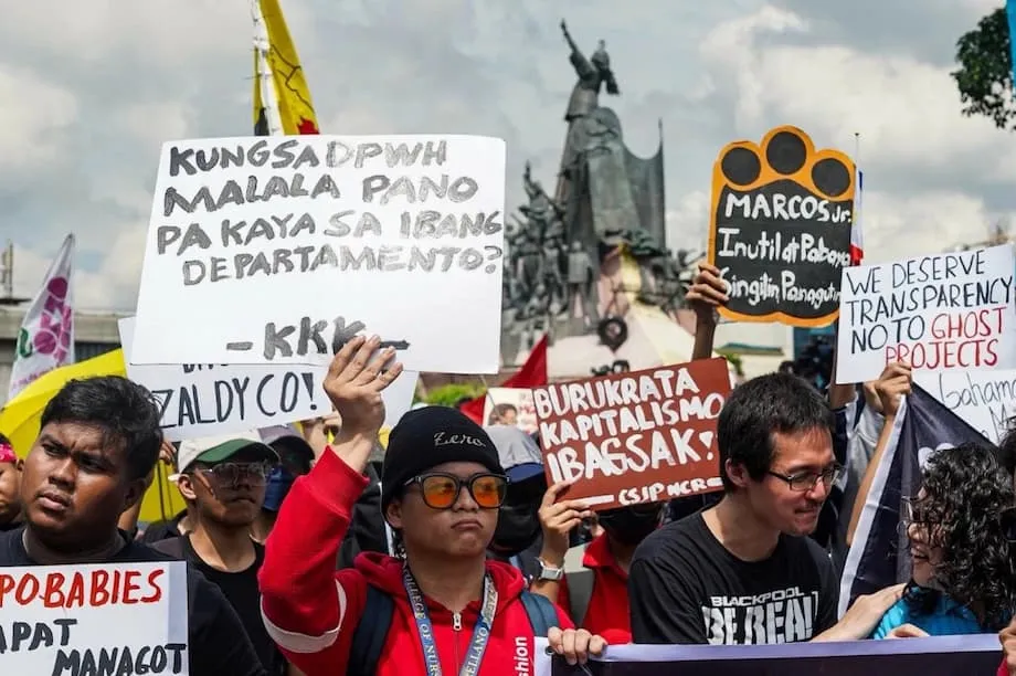 Escândalo das enchentes provoca protestos em todo o país nas Filipinas, enquanto Marcos apoia investigação abrangente