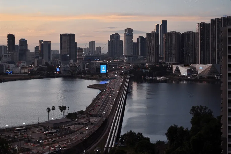 Como viajar legalmente de Singapura a Johor Bahru: ônibus, táxis, trem, carros e dicas sobre QR codes