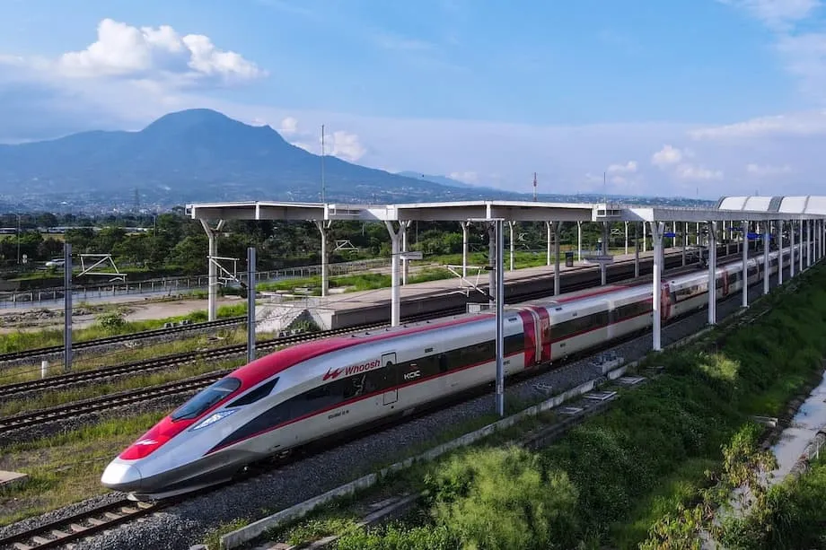 Indonésia planeja reestruturar dívida da ferrovia de alta velocidade Jacarta-Bandung financiada pela China