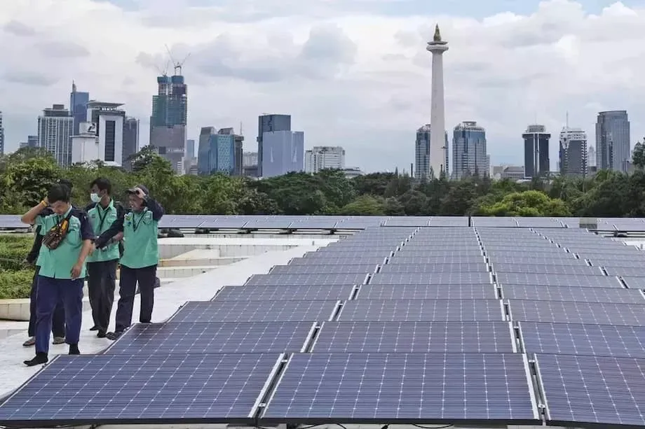 Estados Unidos e China disputam o futuro da energia limpa na Indonésia