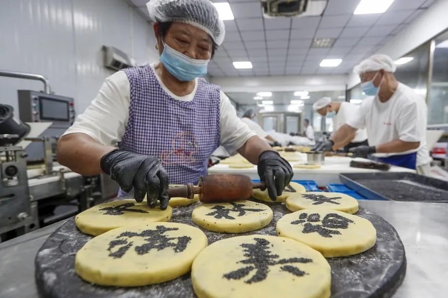 Vendas de mooncakes recuam com aperto nos gastos e afetam tradição do Festival do Meio do Outono na China