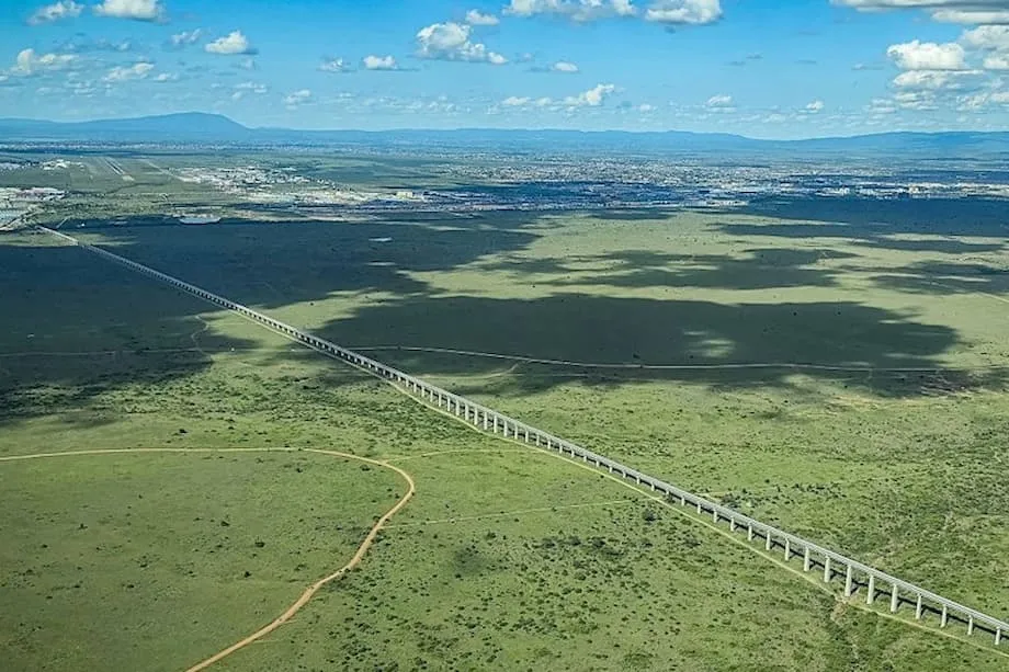 De grandes empréstimos a licitações competitivas: como as construtoras chinesas estão mudando na África