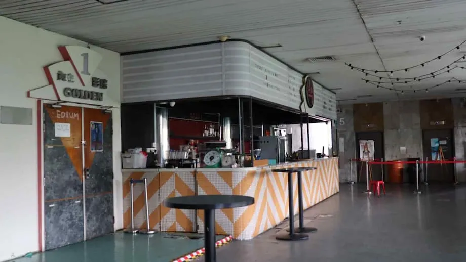 Cinemas de Singapura fecham em meio à queda do público: COVID-19, streaming e custos transformam um passatempo nacional