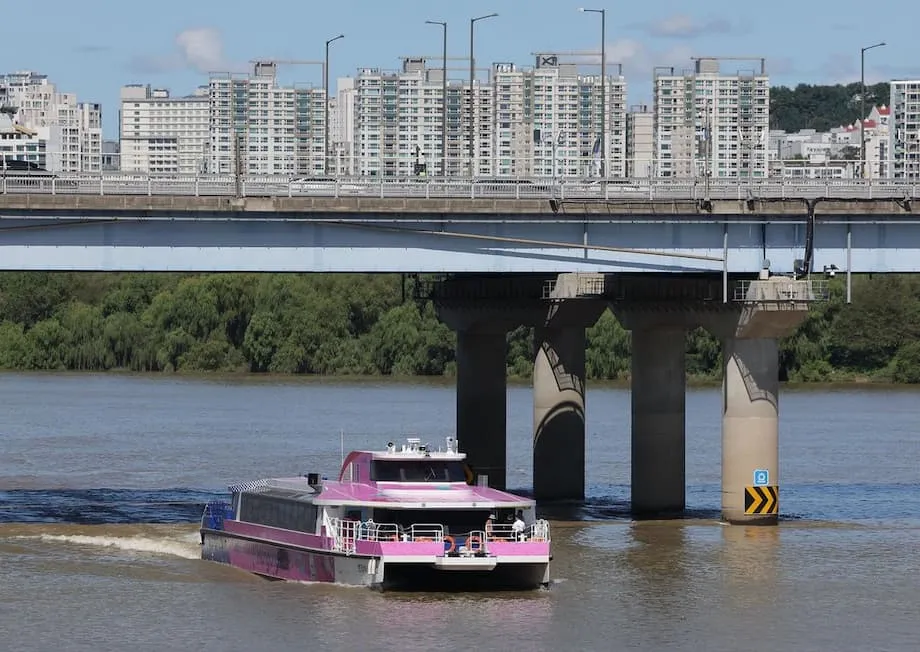 Pane e falhas de segurança levam à suspensão do ônibus fluvial de Seul