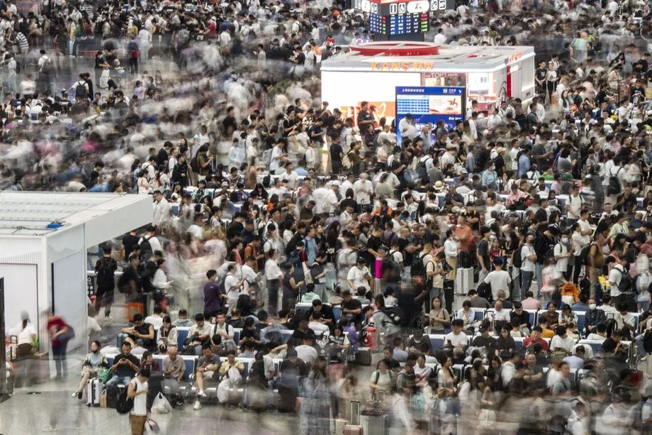 Multidões da Golden Week na China põem à prova a segurança do turismo em meio à disparada das viagens e à mudança nos gastos