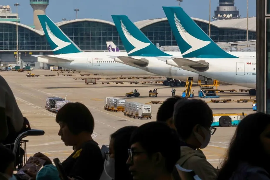 Reformulação do programa de fidelidade da Cathay Pacific gera críticas com a chegada do novo nível Diamond Exec em 2027