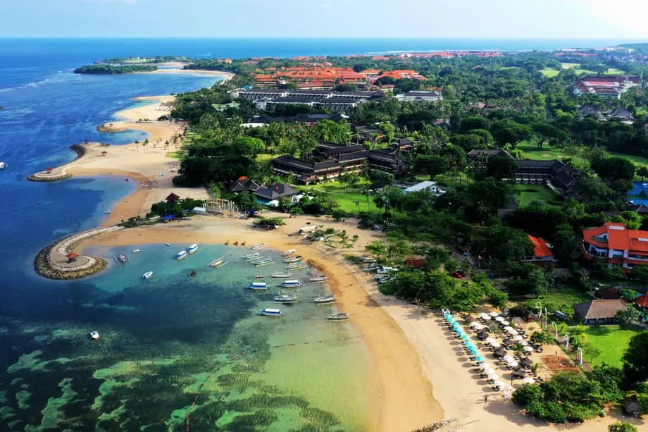 Governo de Bali esclarece acesso às praias por resorts e reafirma direitos do público