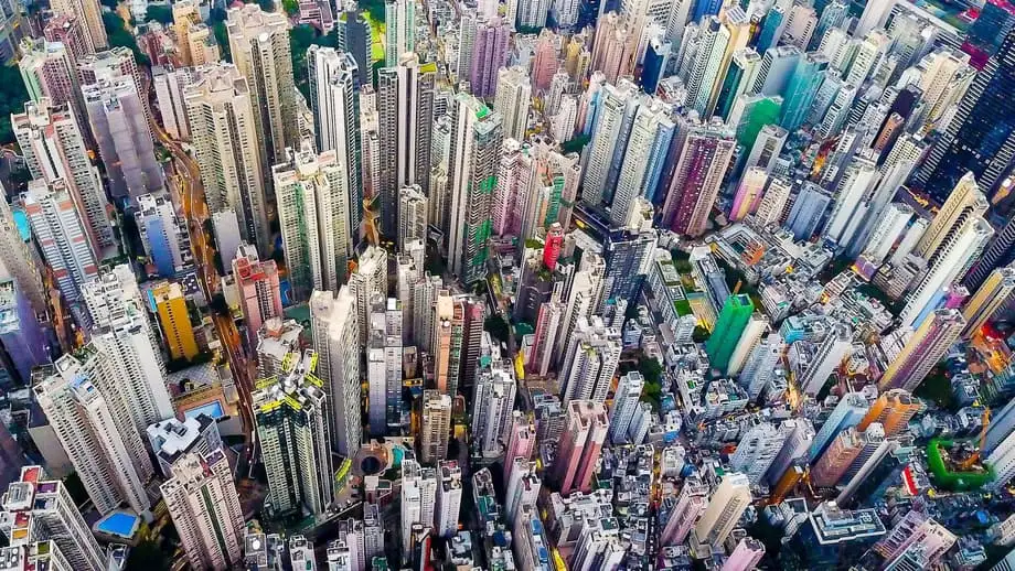 Hong Kong volta a liderar o ranking mundial de moradia inacessível, aponta relatório de 2025