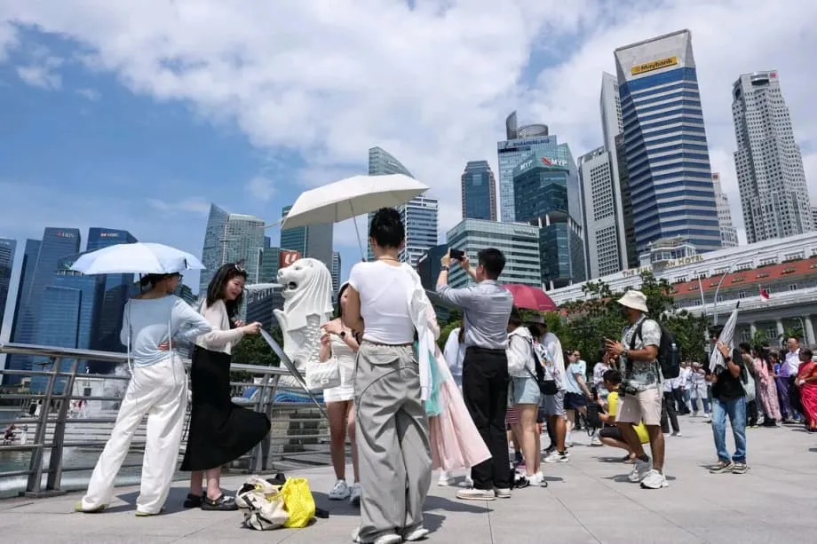 Por que os turistas chineses estão divididos em relação a Singapura neste momento