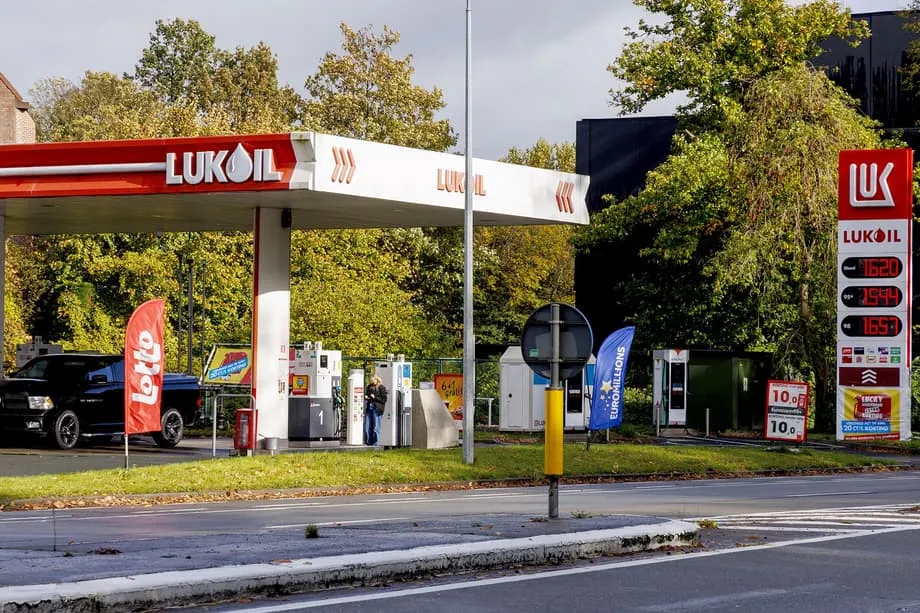 Lukoil aceita vender ativos internacionais à Gunvor após novas sanções dos EUA