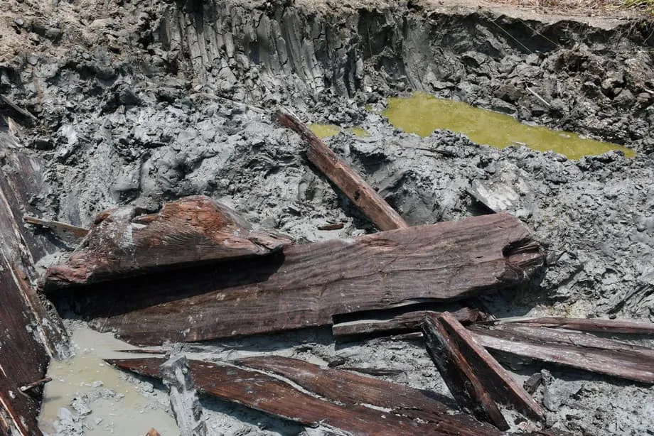 Antiga embarcação malaia descoberta em Pulau Melaka revela poder marítimo do século XIII