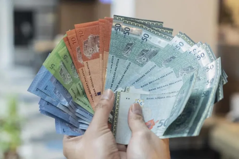 Ringgit atinge máxima em 13 meses enquanto Malásia supera outras moedas asiáticas