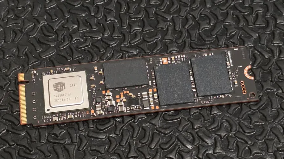 Boom da IA aperta mercado japonês de componentes para PCs, e lojas de Akihabara limitam a venda de SSDs, HDDs e memória RAM