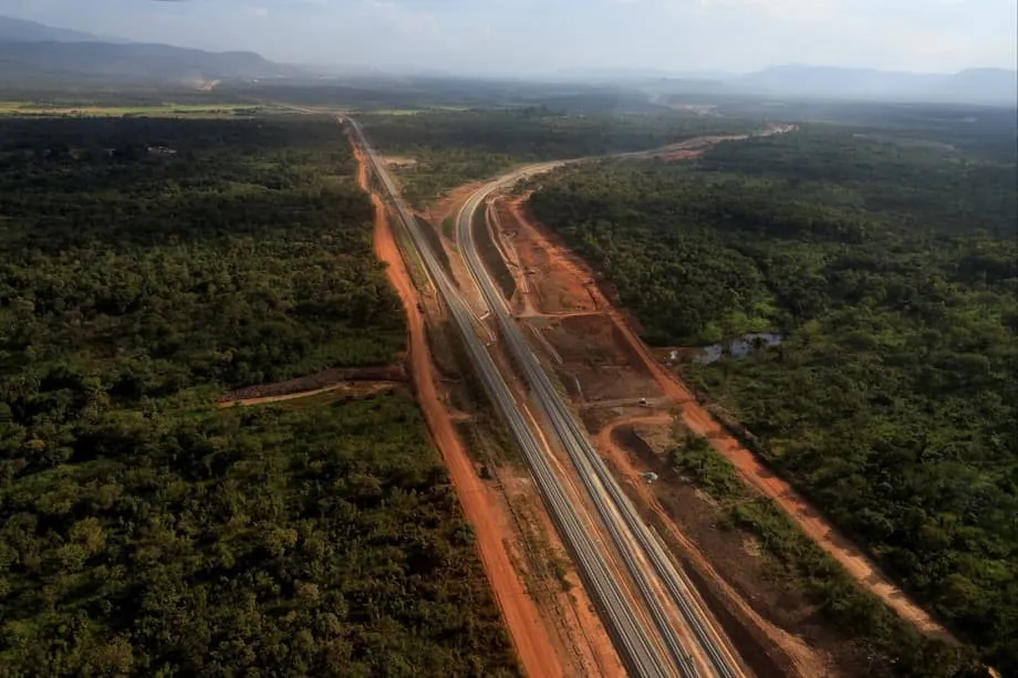 Guiné barra locomotivas chinesas em meio a marco do projeto de Simandou