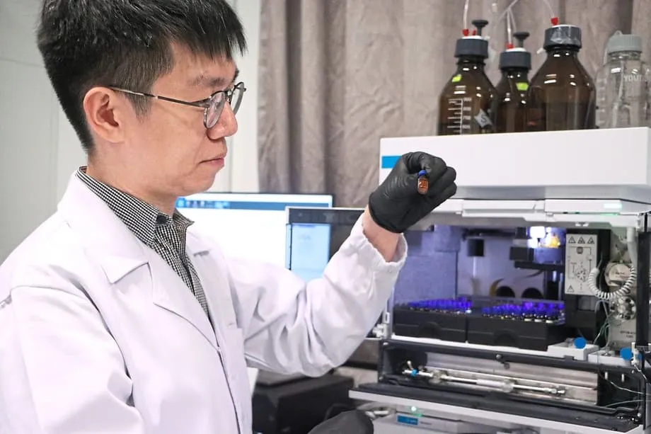Da luz solar ao combustível: professor Ong Wee Jun lidera iniciativa da Malásia em fotossíntese artificial