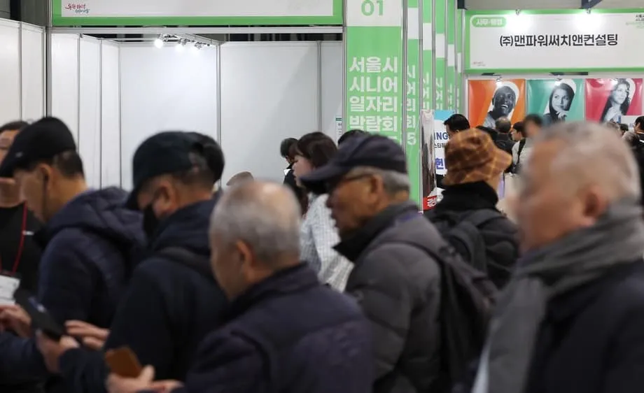 Por que os idosos coreanos continuam trabalhando por mais tempo do que seus pares na OCDE