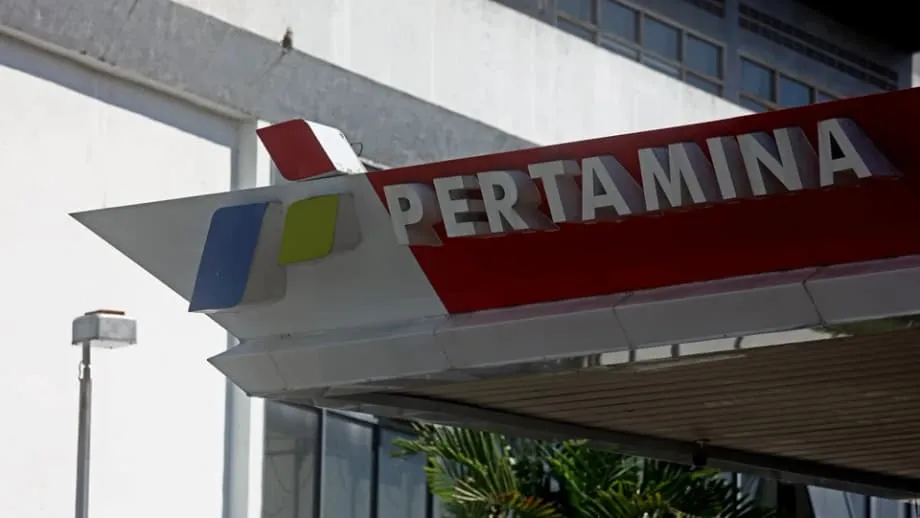 Shell comprará 100 mil barris de gasolina da Pertamina enquanto a Indonésia enfrenta a escassez em postos privados
