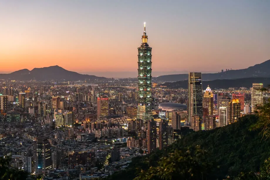 Boom da IA em Taiwan impulsiona crescimento, mas salários e moradia ficam para trás