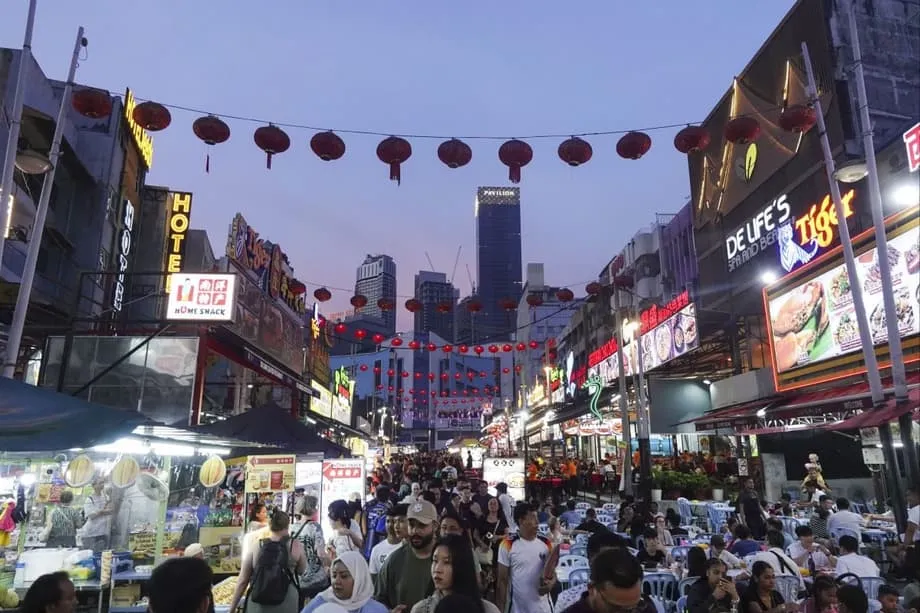Plano de revitalização de Bukit Bintang provoca críticas por causa das enchentes e de serviços básicos
